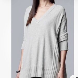 Simply Vera Light Heather Gray Sweater
